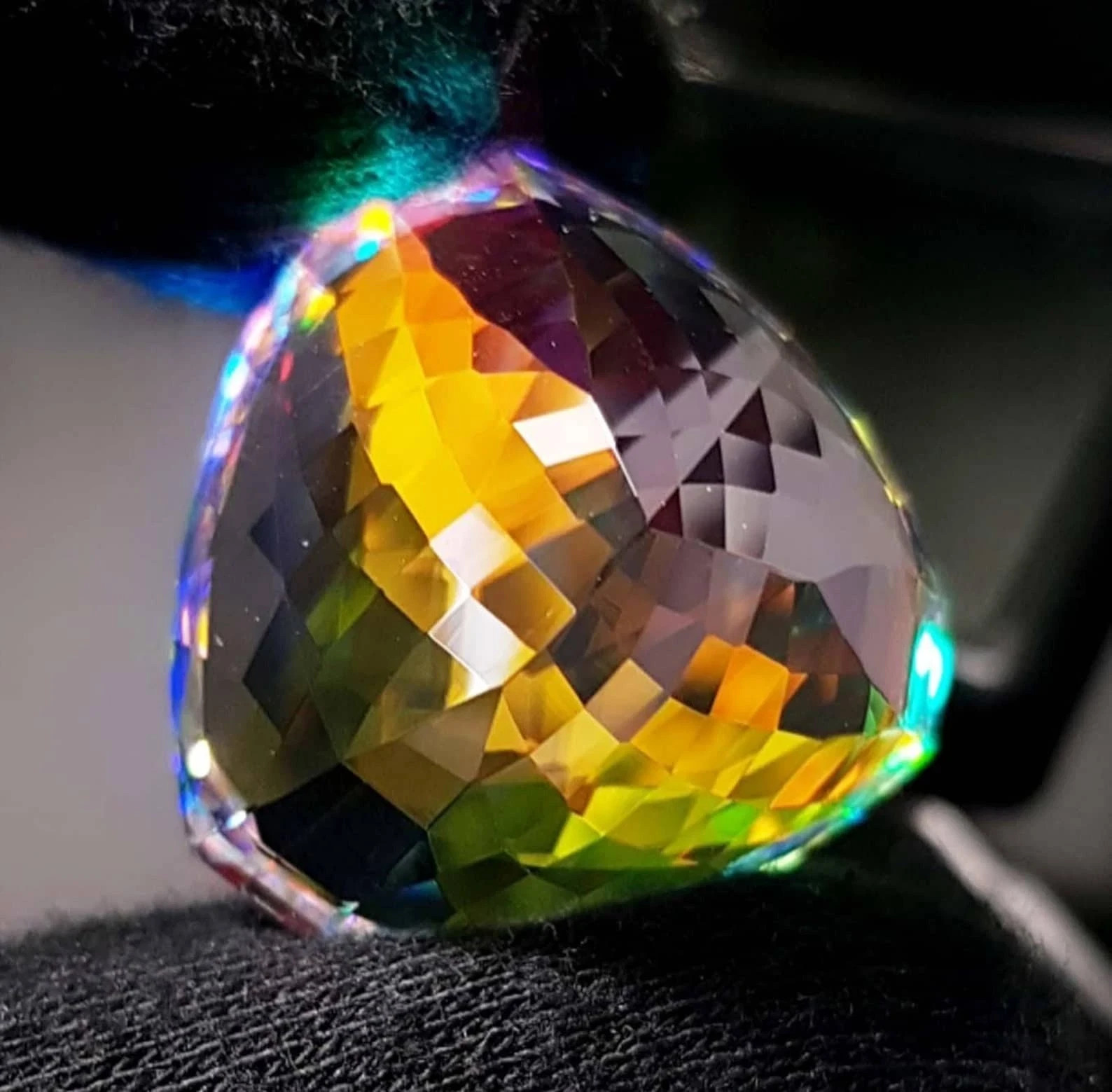 New 100.01 Ct Gemstone Trillion Cut Natural Rainbow Mystic Topaz AAA Certified