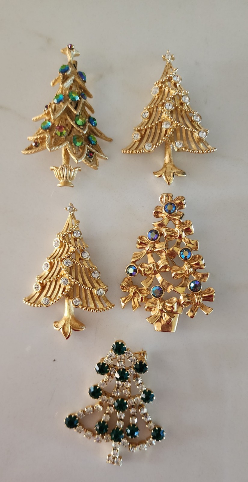 5 Christmas tree brooches. Vintage lot.