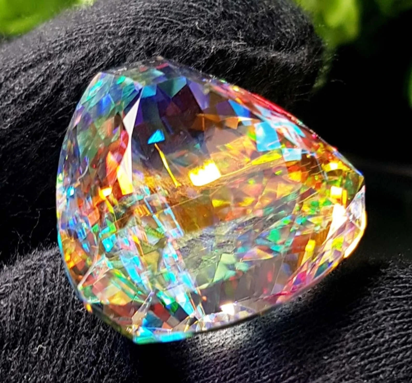 New 100.01 Ct Gemstone Trillion Cut Natural Rainbow Mystic Topaz AAA Certified