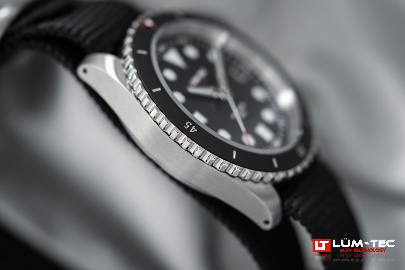 Lum-tec Dive Solar Marine 5 Super-Luminova 300M dive US Made 39mm NIB w warranty
