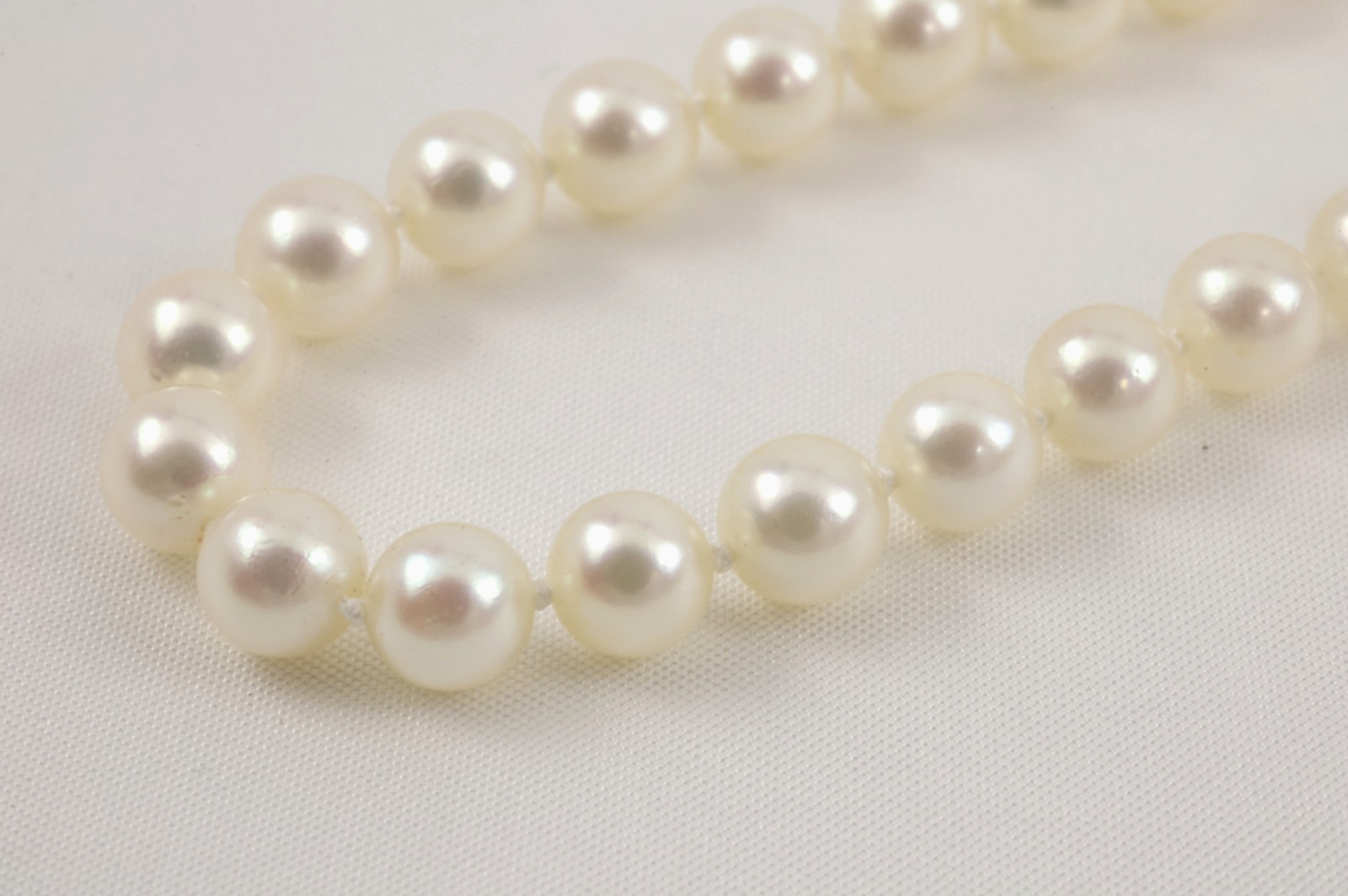 TASAKI Akoya Pearl Necklace 6.5-7.0mm 18″ 14K White Gold Clasp w/ Case