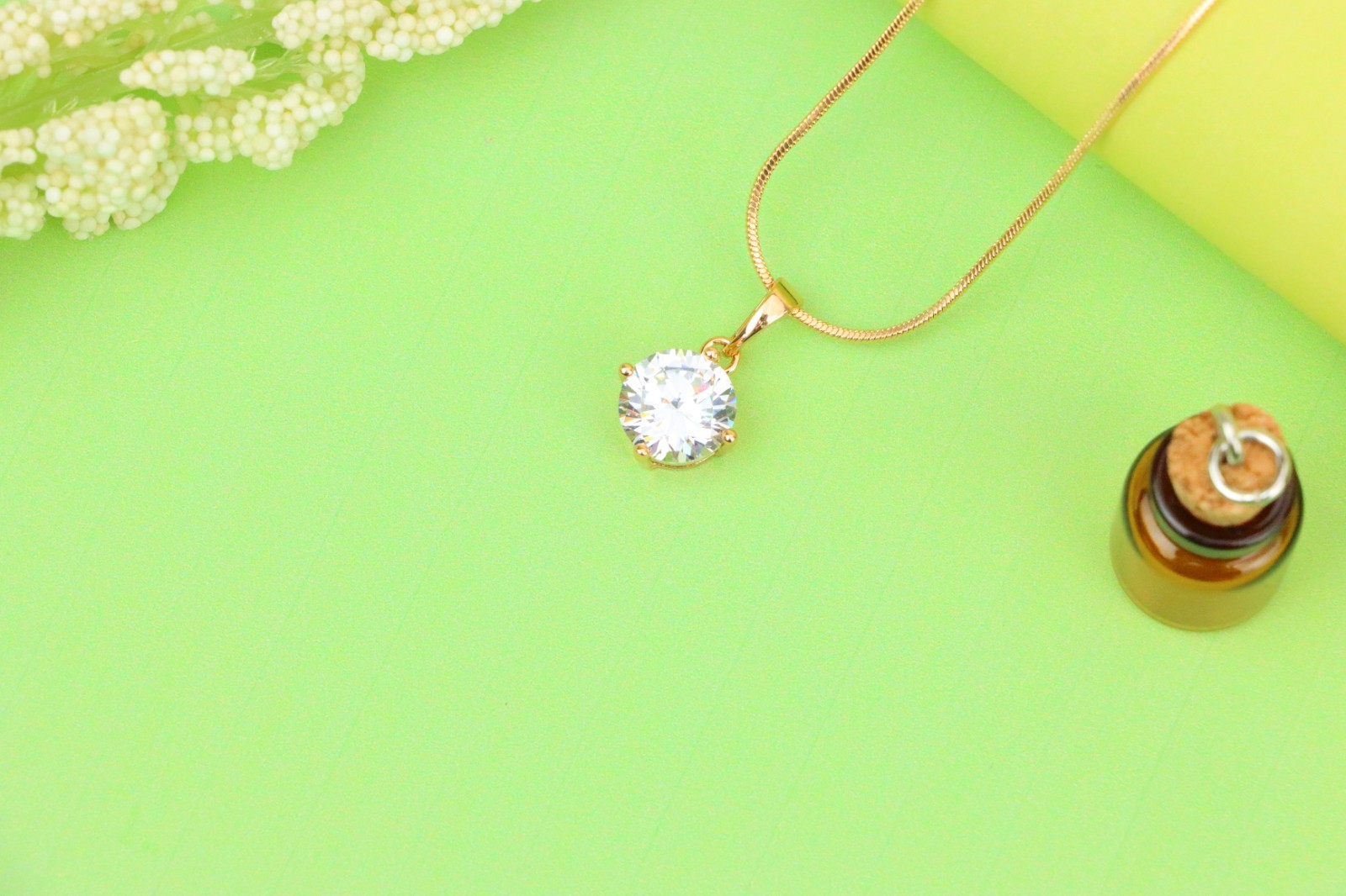 Elegant Round White Pendant in Gold Plated Brass for Women, XPPT1666