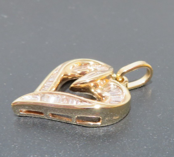14K YG NATURAL DIAMOND CLUSTER HEART PENDANT 0.25 tcw 4.00 grams (AI-2939)