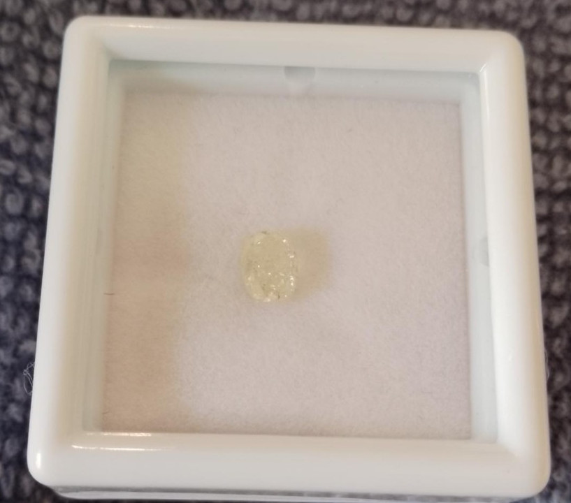 0.44ct NATURAL DIAMOND, Oval Brilliant, Fancy Yellow, Valuation Certificate