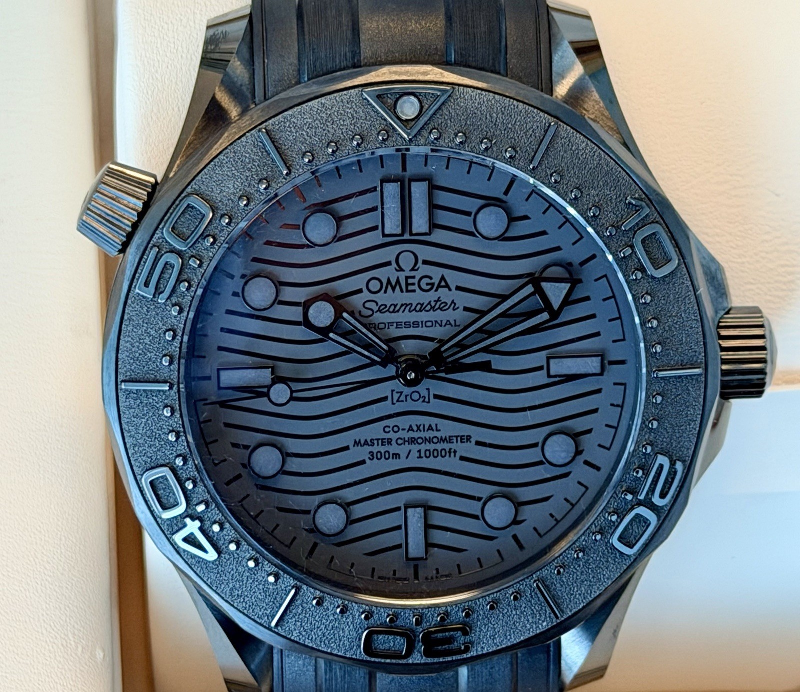 MINT!! Omega Seamaster Diver 300M Black Black Men’s Watch 210.92.44.20.01.003