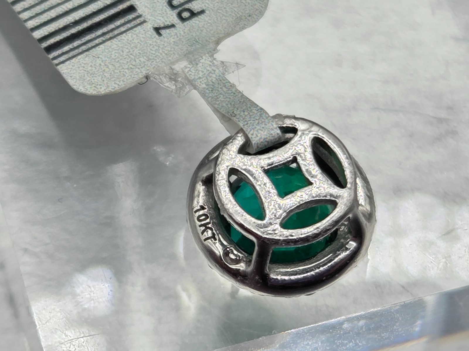 Vintage 10K White Gold Lab Created Emerald Small Round Pendant 0.5g