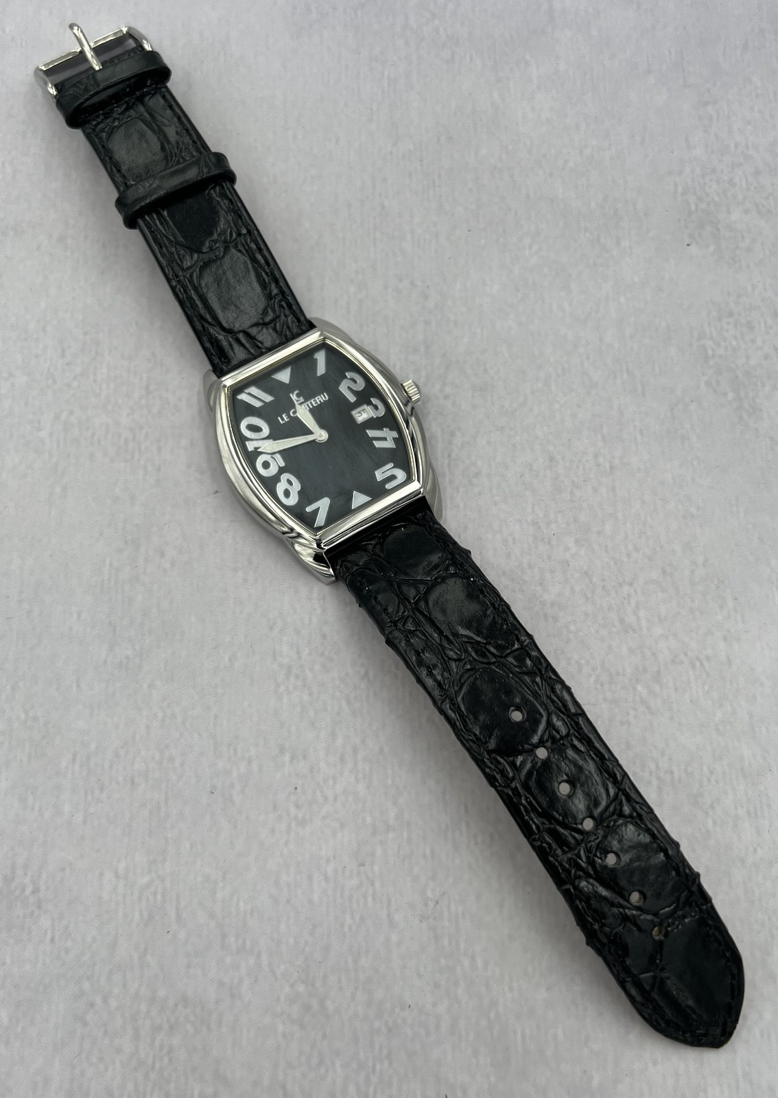 Le Chateau Men’s Black Leather Band Analog Date Display Water Resistant Watch