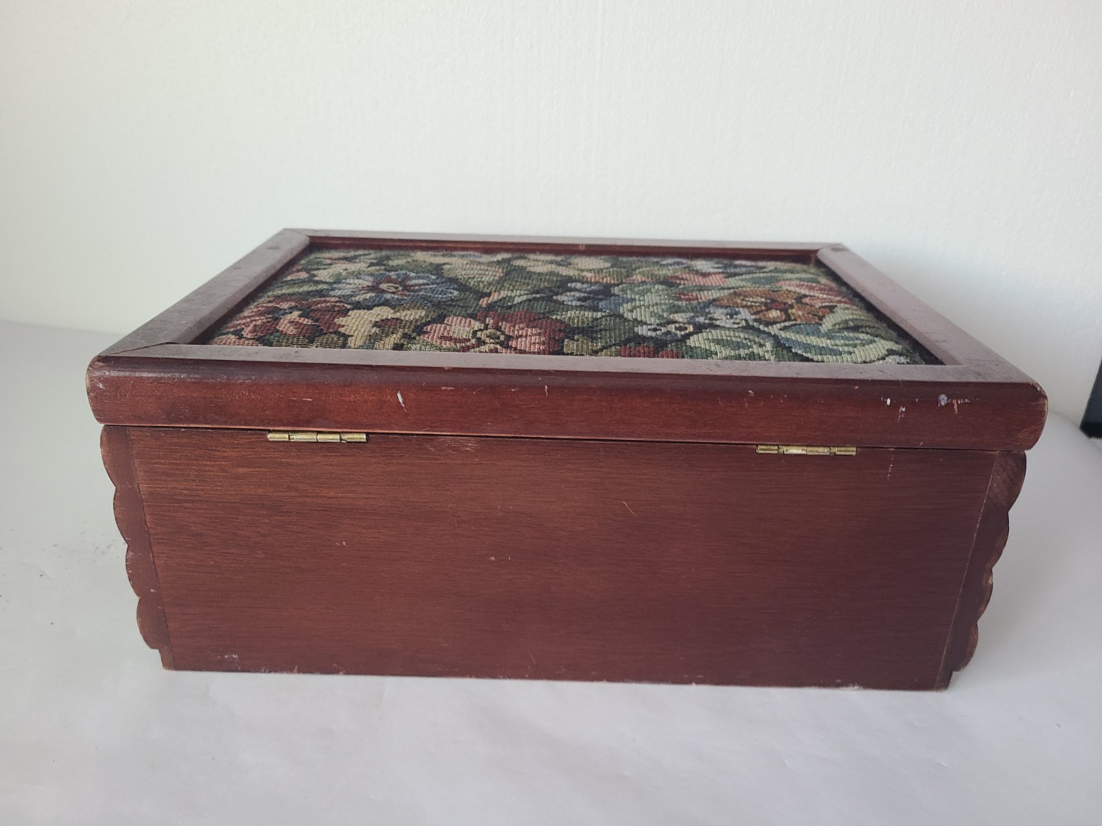 Vintage Floral Tapestry Top Wood Hinged Jewelry Box Pink Velvet Lining READ