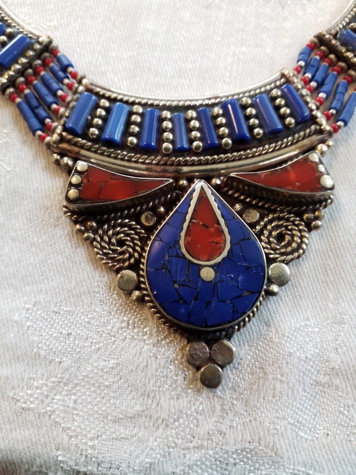 ETHNIC STUNNING NECKLACE