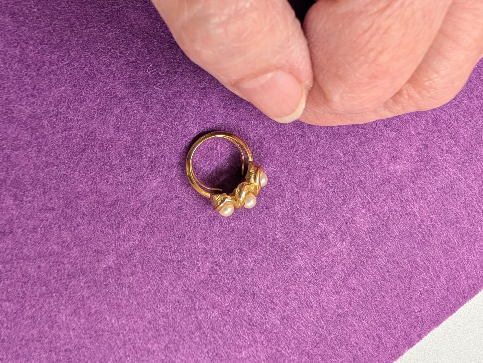 AVON 1972 Vintage Triple Twist Gold Tone Faux Pearl Cocktail Ring Adj #408 Small