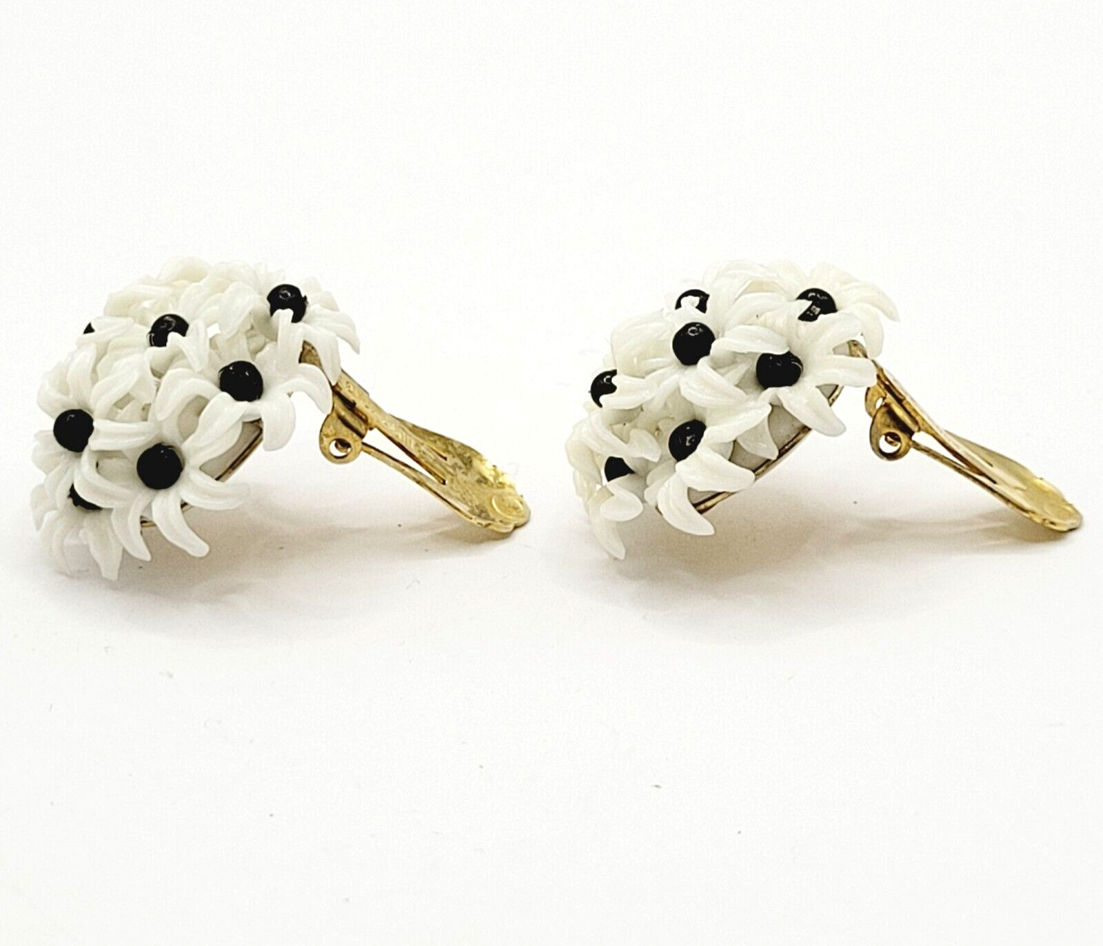 White Black Petaled Daisy Flower Plastic Metal Clip On Earrings 1960s Hong Kong