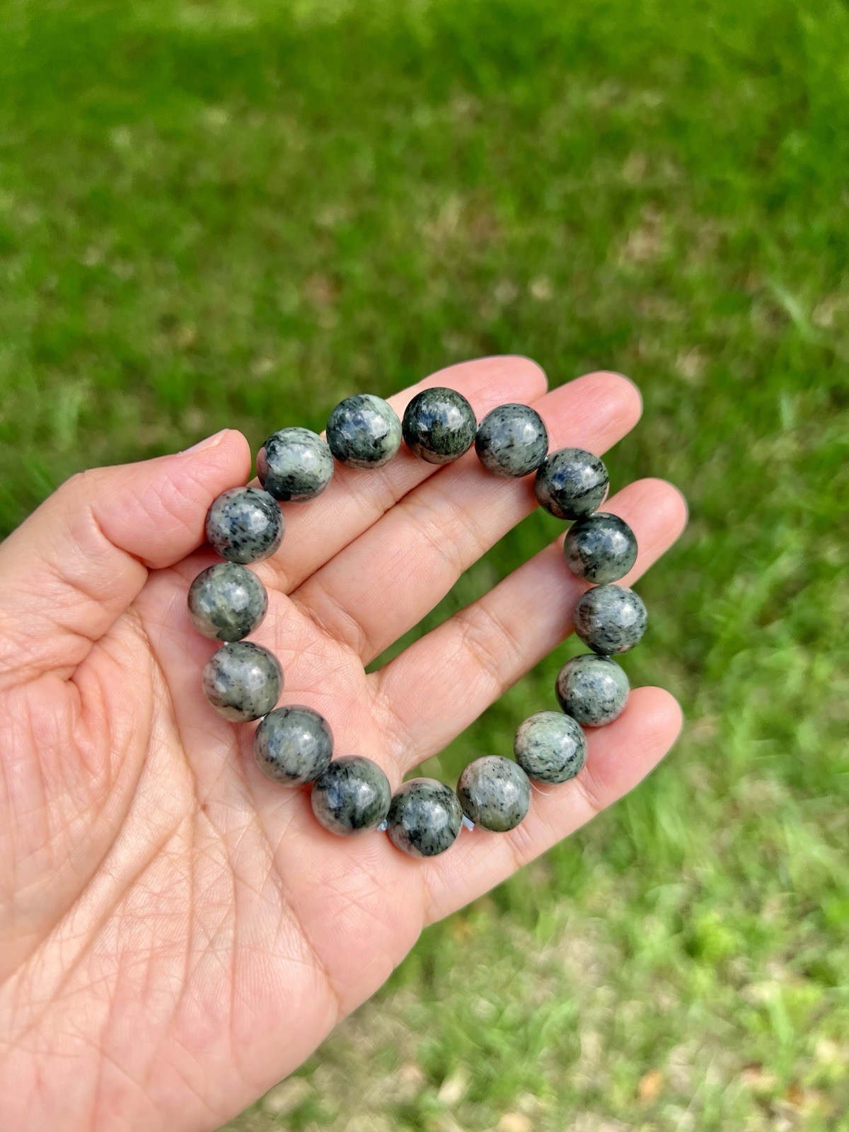 Genuine Qinghua Sesame Nephrite Jade 11.8mm Bead Bracelet H59 1