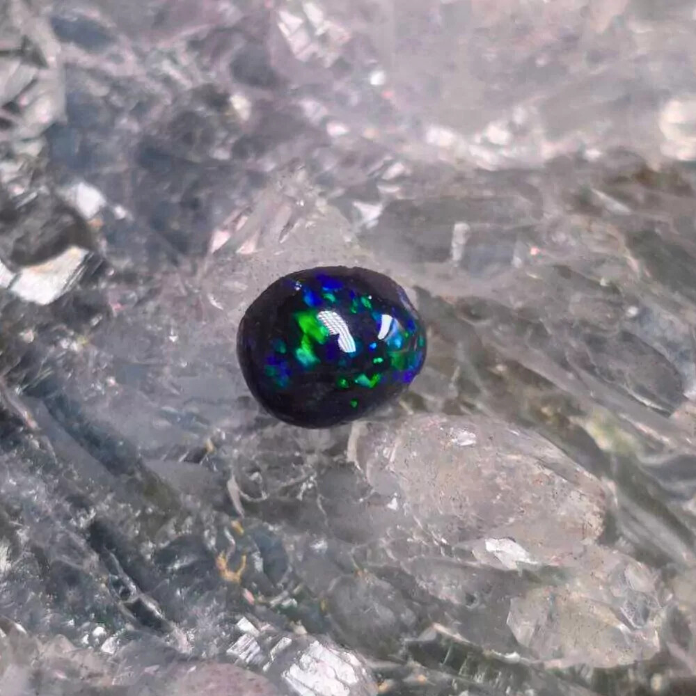 Lady O’blivion Lightning Ridge Black Opal 0.90ct