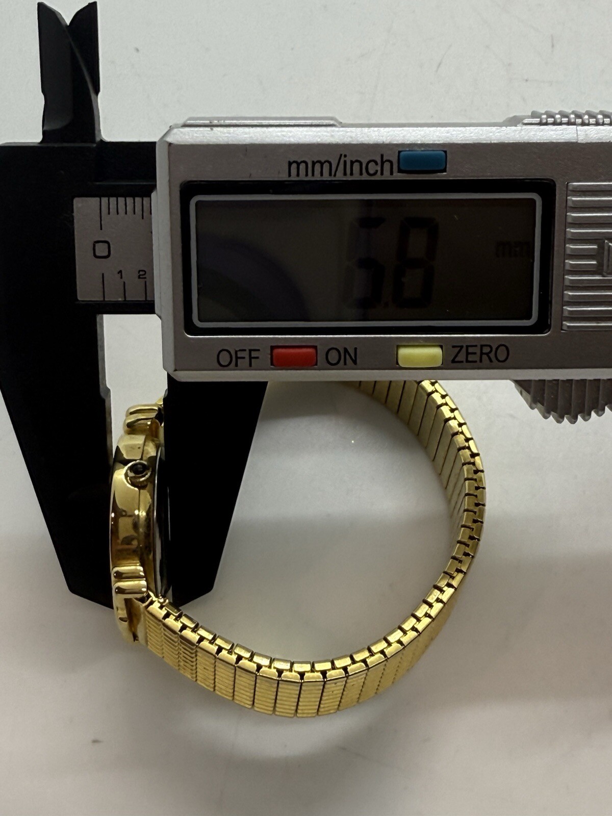 Vintage Wrangler Women’s Gold Tone Watch MOP Dial Stretch Bracelet W1264QB V377