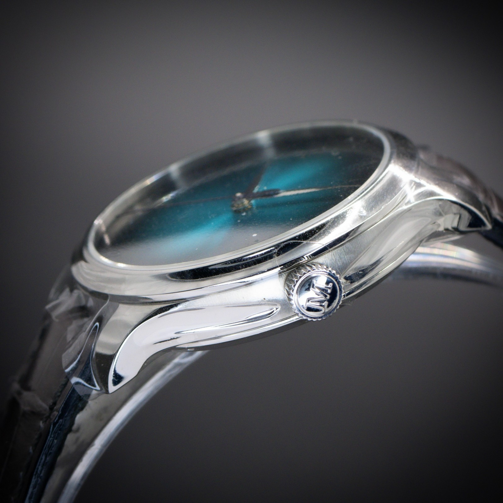 H. MOSER & CIE. Endeavour Centre Seconds “Blue Lagoon” | Ref. 1200-1240 | FS