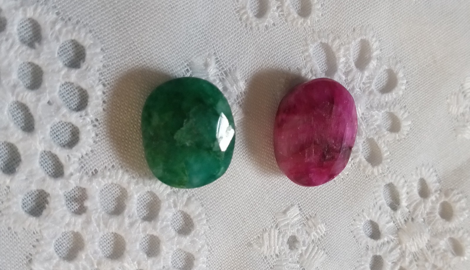 13ct 17x13x5.5mm RUBY Unheated/8.5ct 15x12x5.5mm EMERALD OVAL CUT & NATURAL