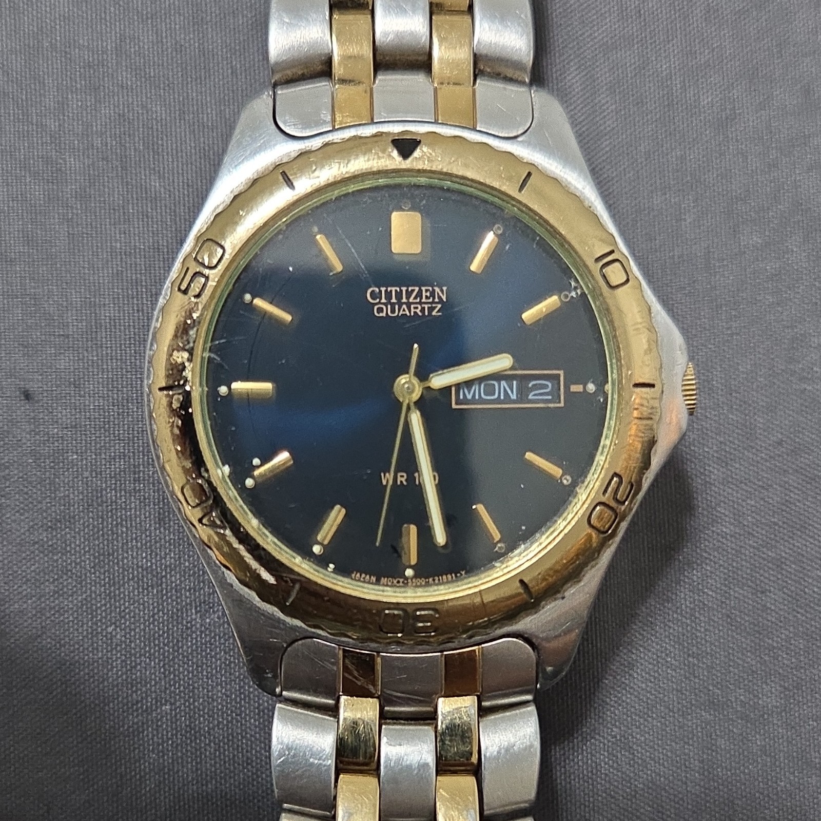 Citizen Vintage Quartz Men’s Two-Tone SS Bracelet Blue Sunburst- For Parts