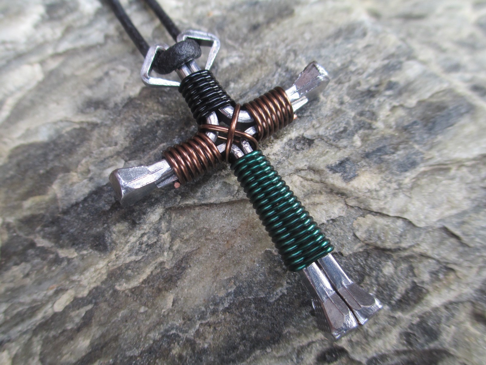 NECKLACES HORSESHOE NAIL GREAT GIFTS FOR ALL OCCASIONS ADJUSTABLE CORD