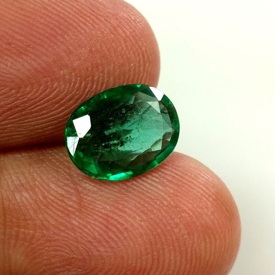 1.83ct Natural Emerald beautiful oval cut vivid green good luster gemstone