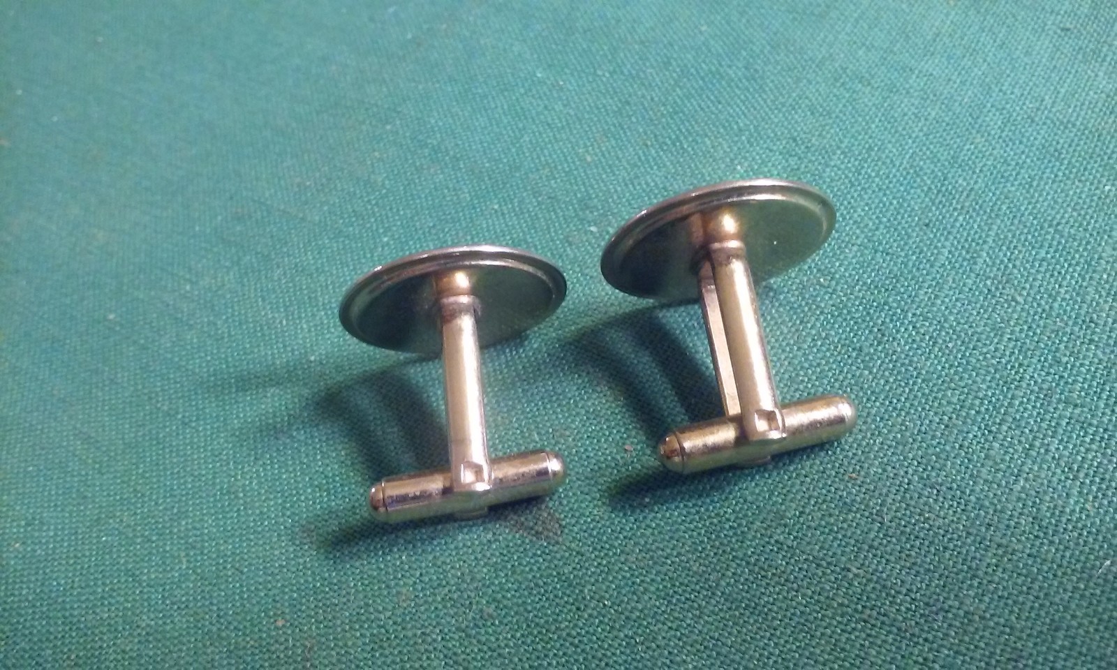 Retro Simple Yet Elegant Round MOP Mother Of Pearl CUFFLINKS w/ Gold-Tone Metal