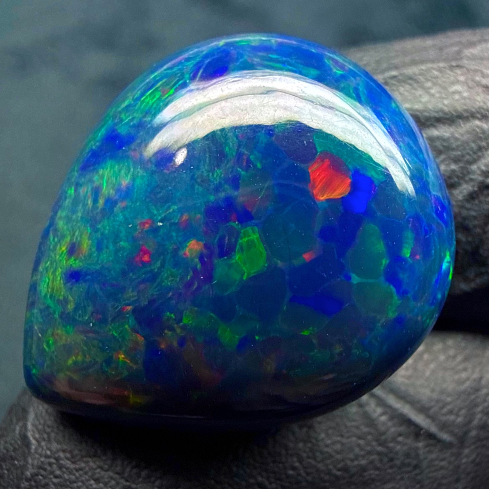 Natural opal, Ethiopian fire black honeycomb opal for jewelry 23.10 Ct 24×20 mm