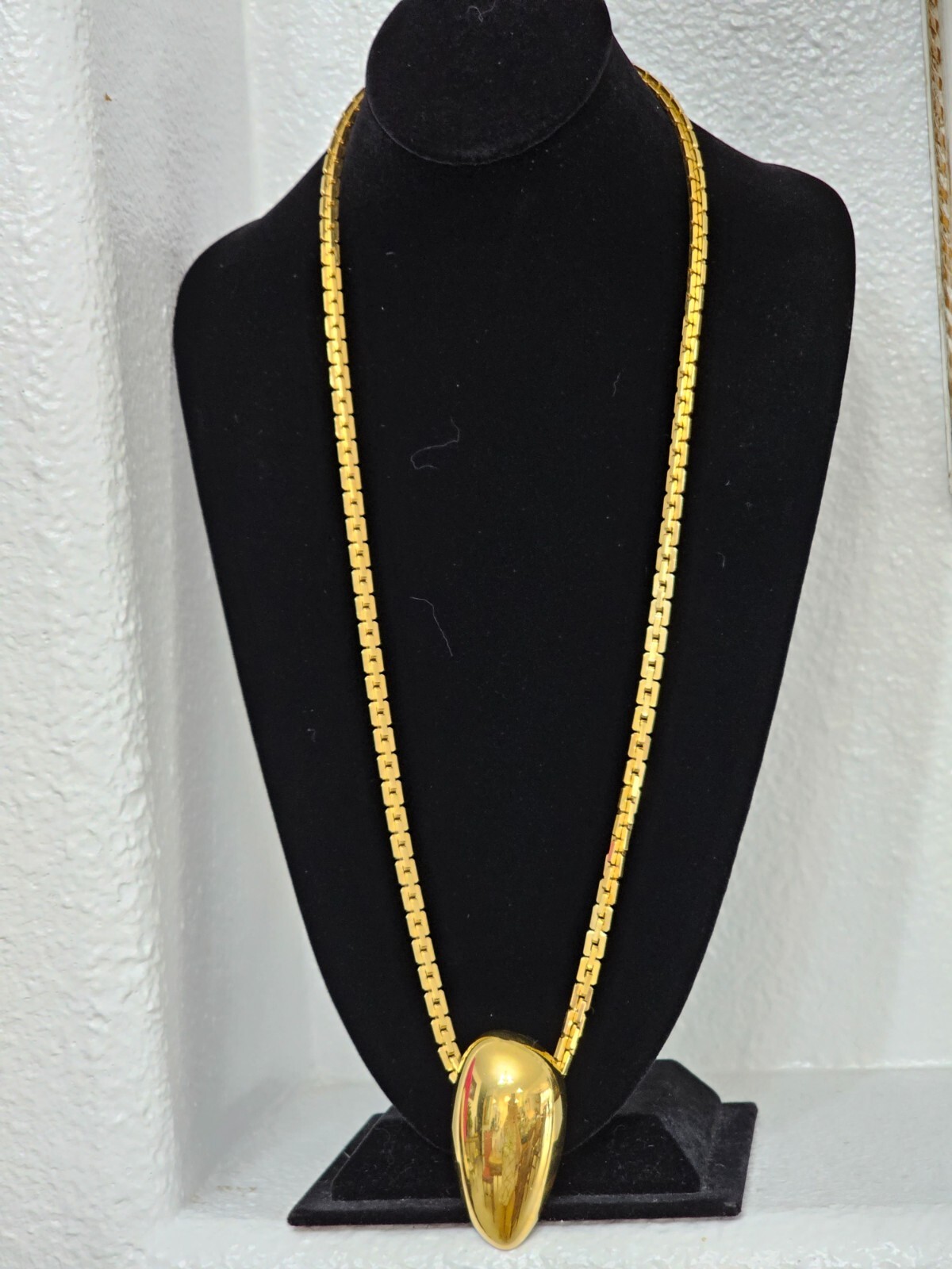 MONET 2 pc heavy 15″ chain and 2 1/2″ by 1 1/2″ shinny pin Statement pieces