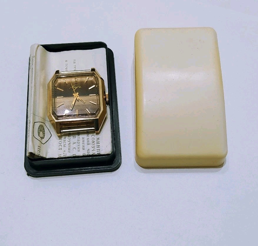 NOS. Luch 2209 Gold Plated AU10 Vintage Original Soviet Classic Luxury Watch