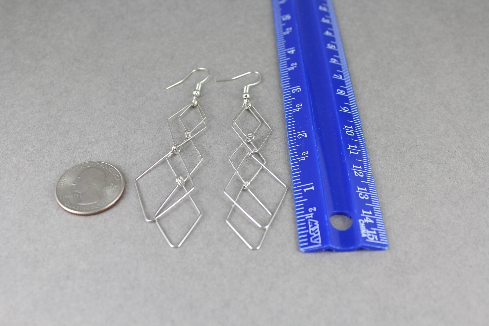 Silver chandelier earrings dangle pendant wiggly flowy 3.5″ long Very Liteweight