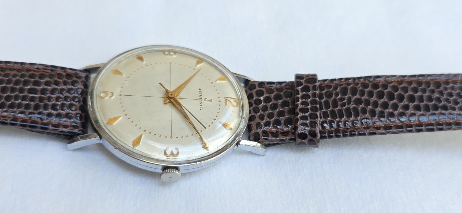 Vintage 1960’s Juvenia Cal. 612 Crosshair Dial Men’s 33mm Manual Wind Watch