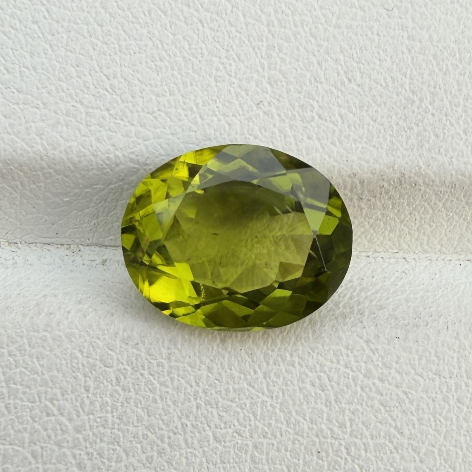 Oval Cut Natural Peridot Semi-Precious Gemstone, Weight: 3.90 Carats