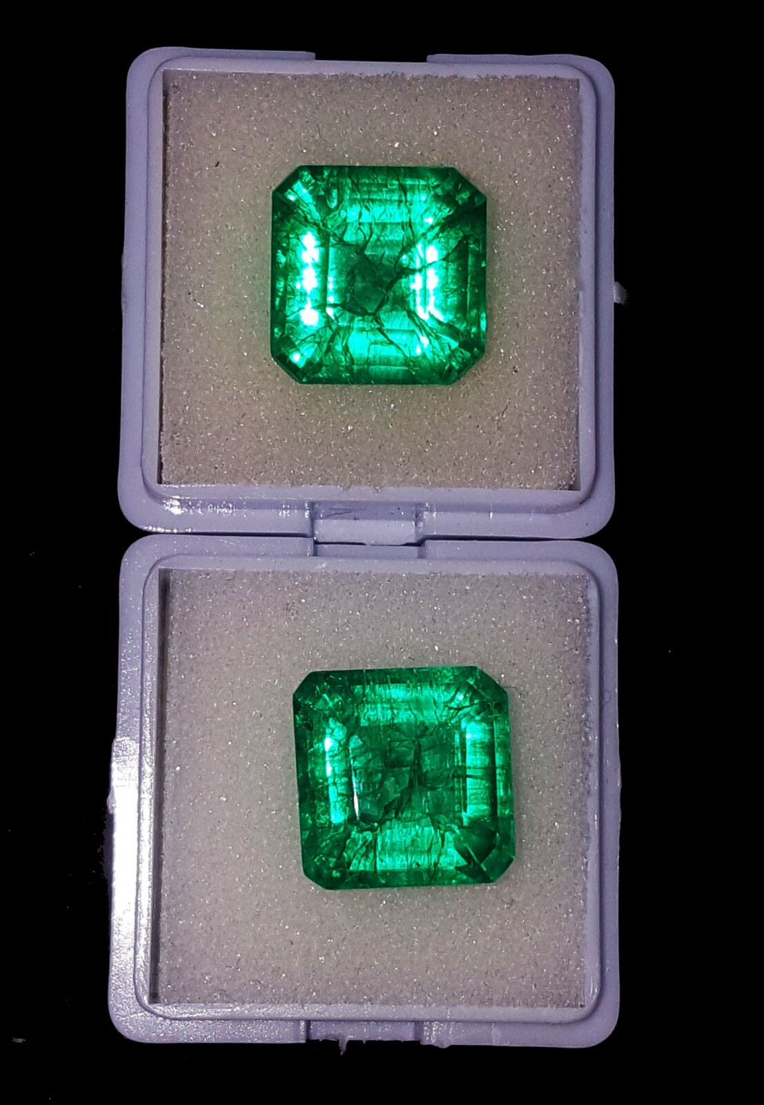 Loose Gemstone Natural Emerald Square Shape Between 18 Ct Pair Certified PE02