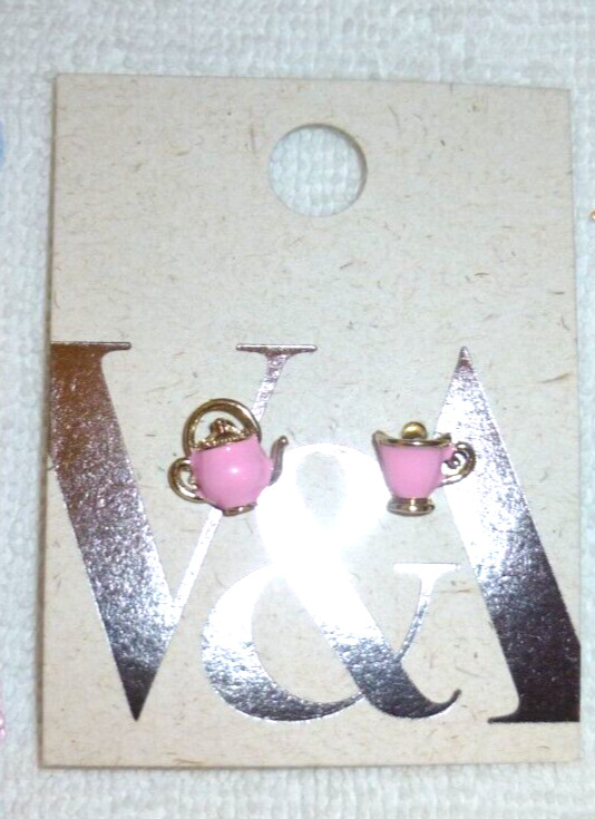 VICTORIA & ALBERT MUSEUM STUDS EARRINGS