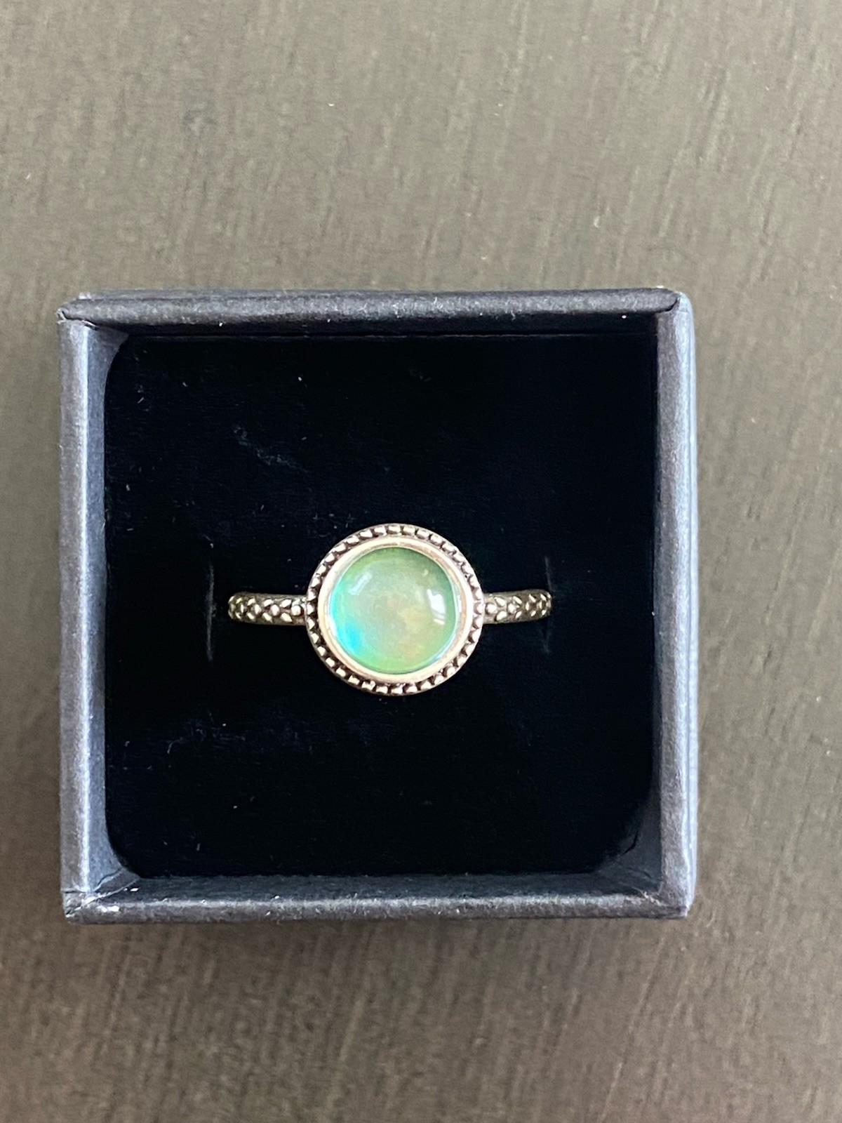 Sterling Silver S925 Round 8mm Stone Mood Ring Size 8 + Color Chart + Gift Box