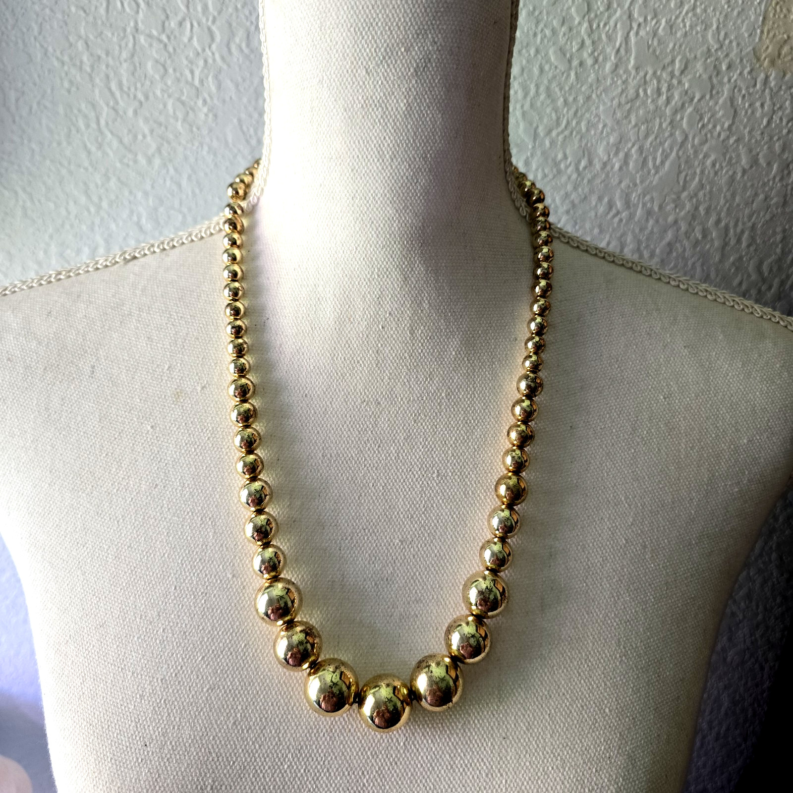 Vintage Gold Tone Metal Graduated Beads Necklace 24″L