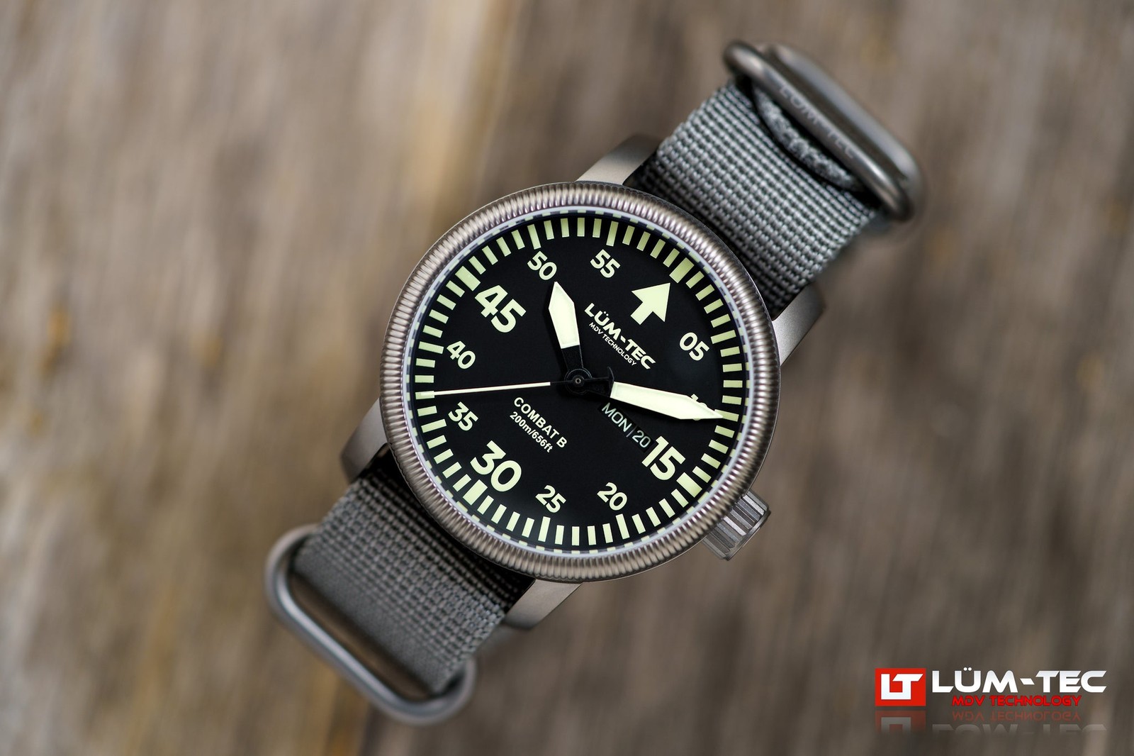 Lum-Tec Combat B68 Day/Date watch, 2-yr warranty, USA Made, 2 straps, 43mm, NIB