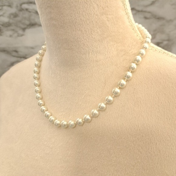 Women’s Faux Pearls Choker Necklace White/Beige 8 in + 3 in of extension