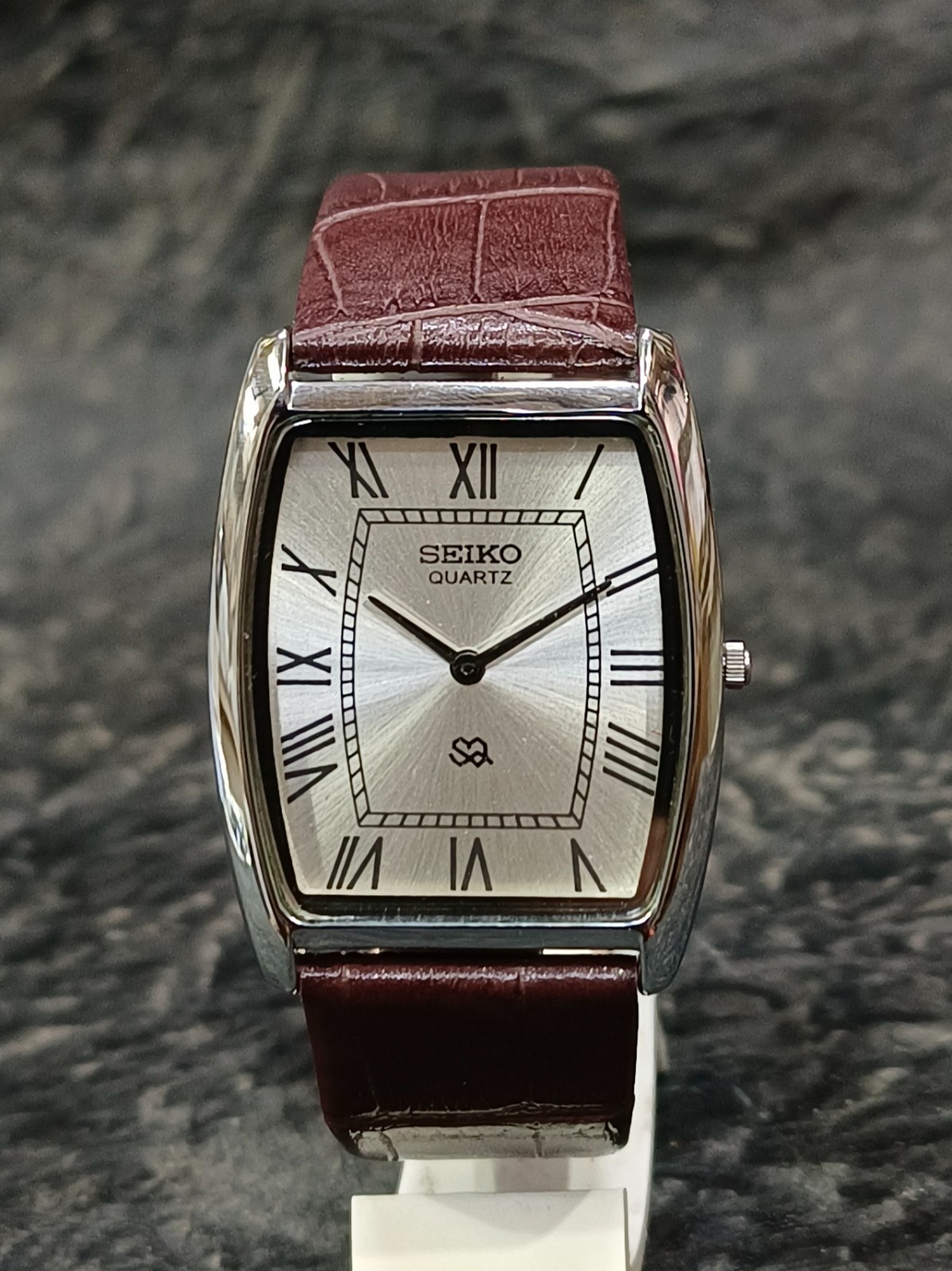 Seiko Quartz Slim Two Hands Dress Watch Classic Minimalist Wristwatch for Men
