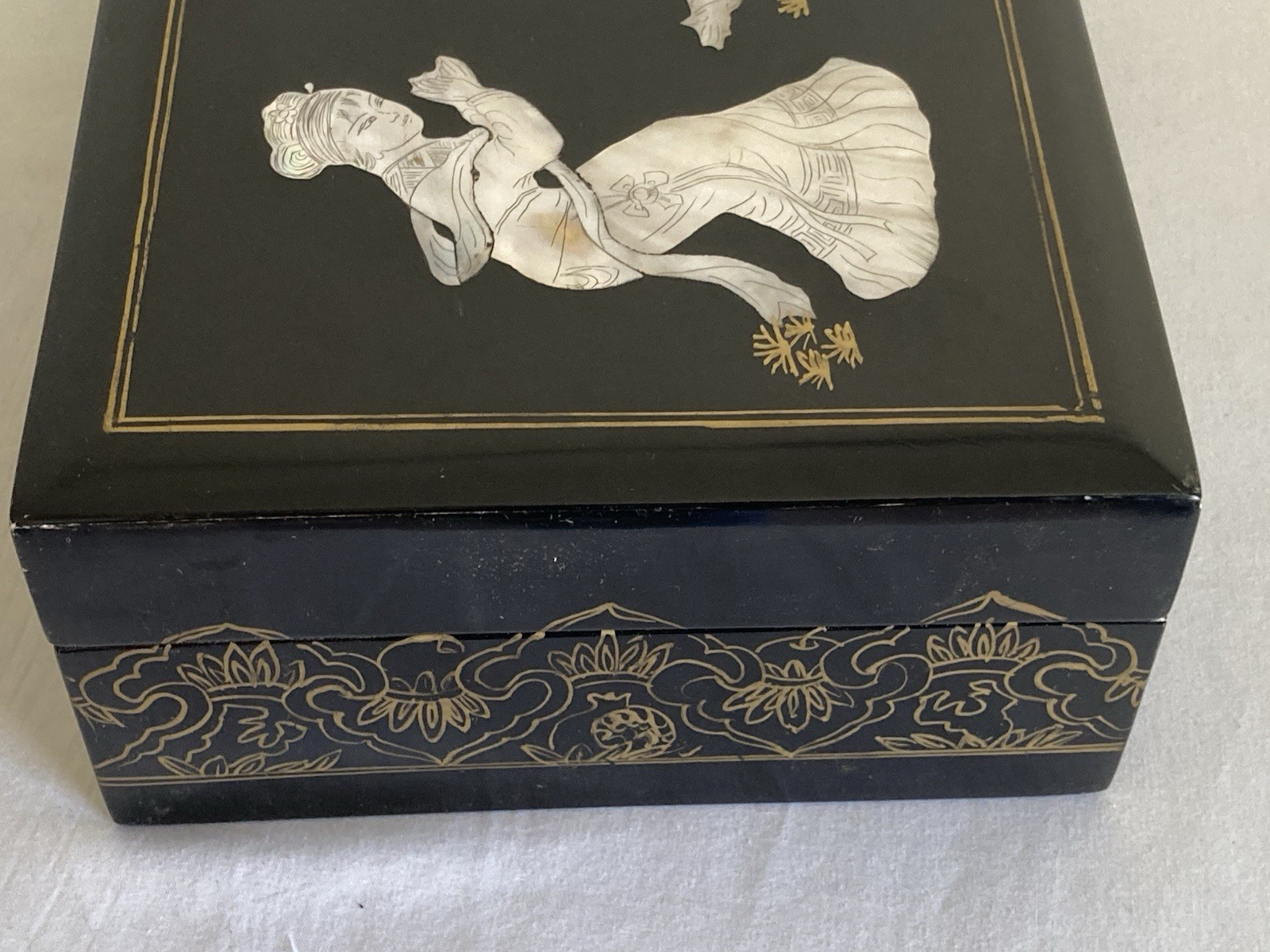 Mid Century Black Lacquer Asia MOP Inlaid Jewelry Box With Removable Tray