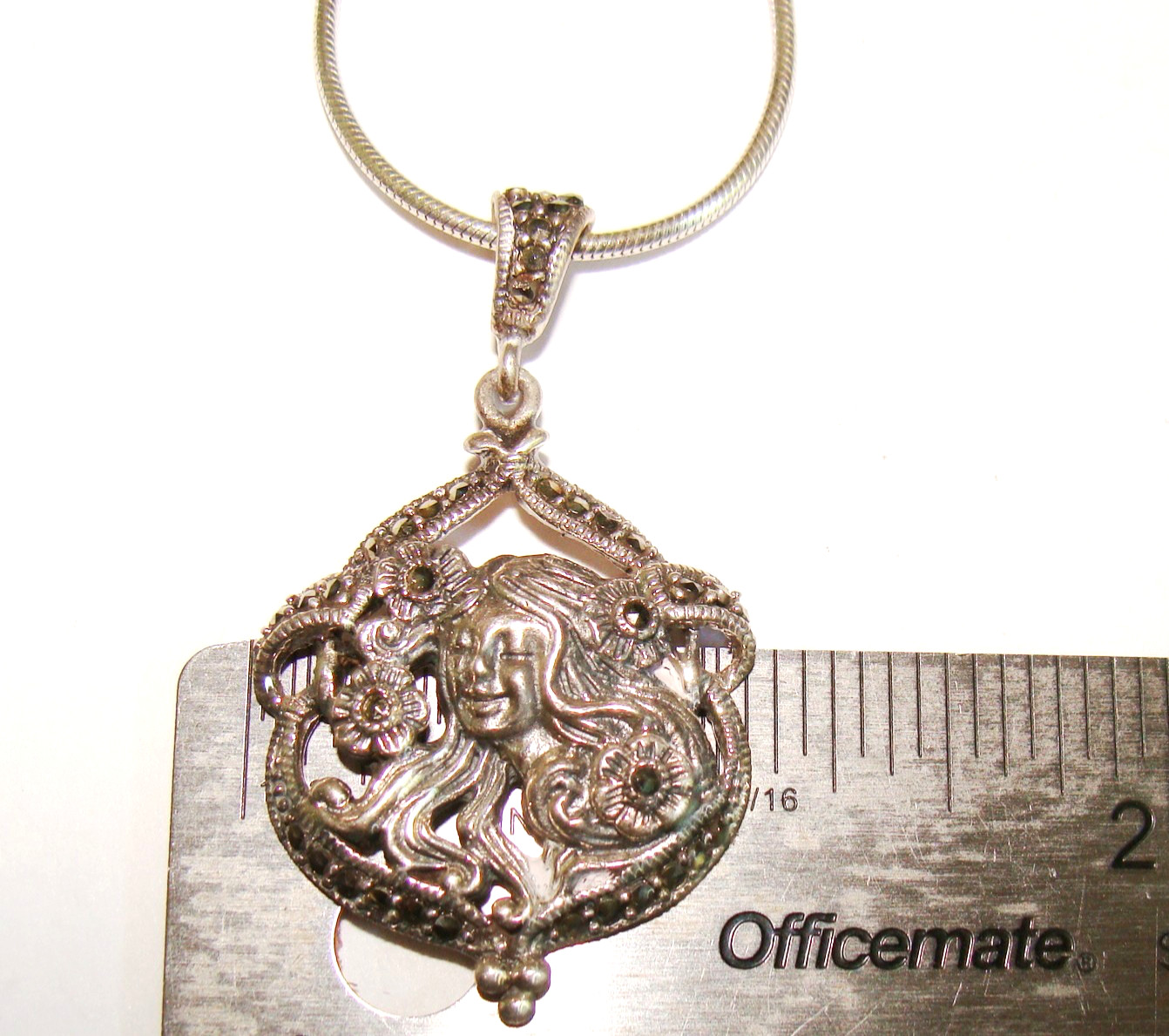 Nouveau Style 17.0g Sterling Silver Marcasite Lady Face Pendant & 18″ Necklace