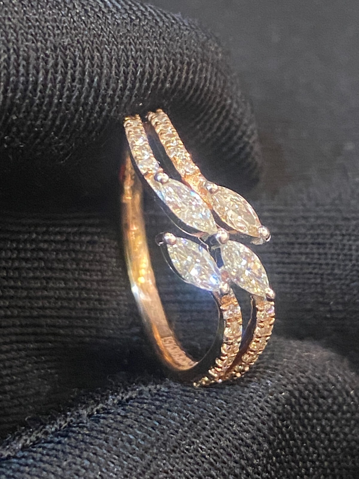 Stunning 0.70 Cts Marquise Round Shape Diamonds Engagement Ring In 585 14K Gold