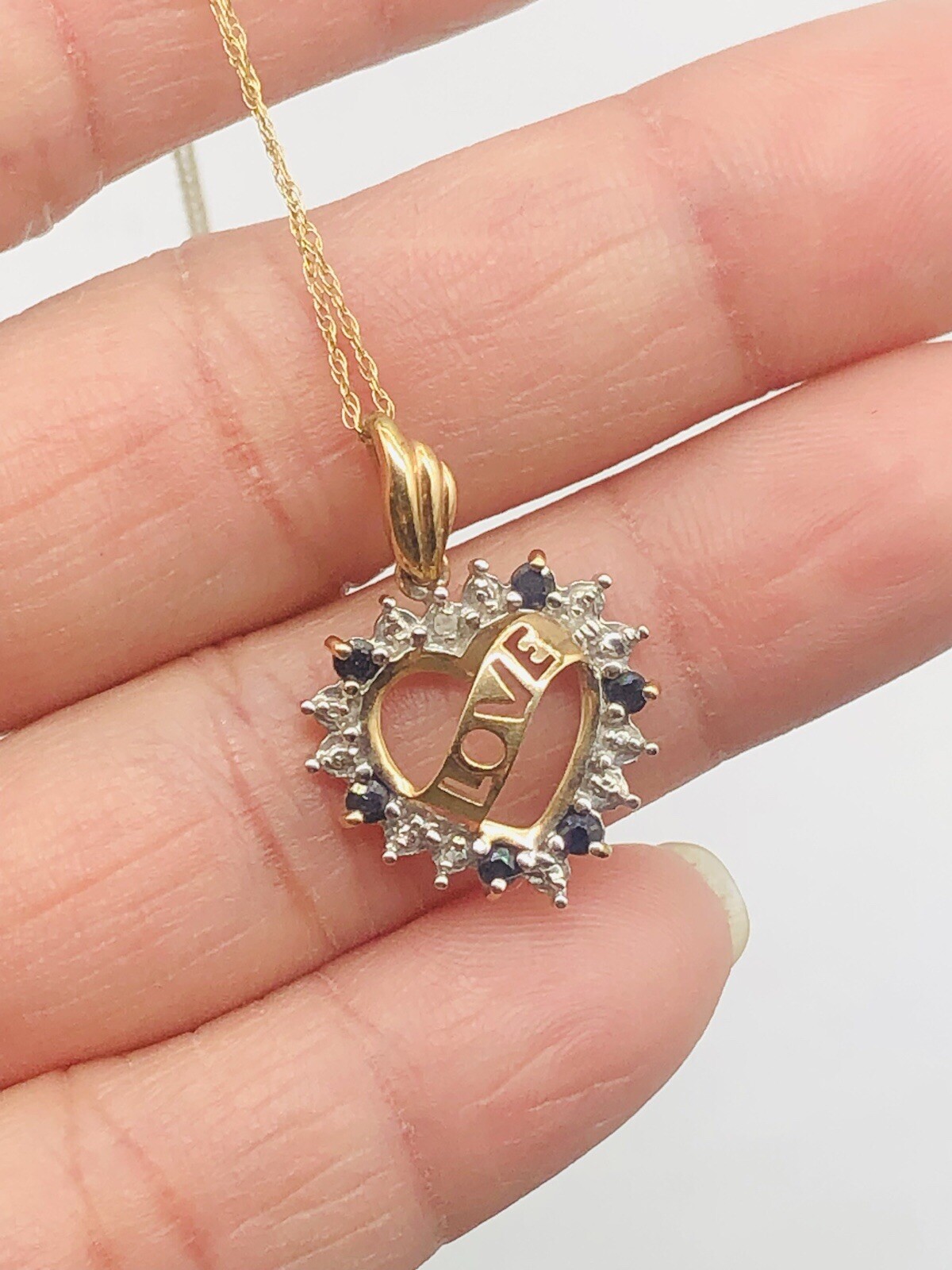 Vtg 10K Yellow Gold Diamond Blue Sapphire Hear Love Pendant Necklace 1.95g – 18”
