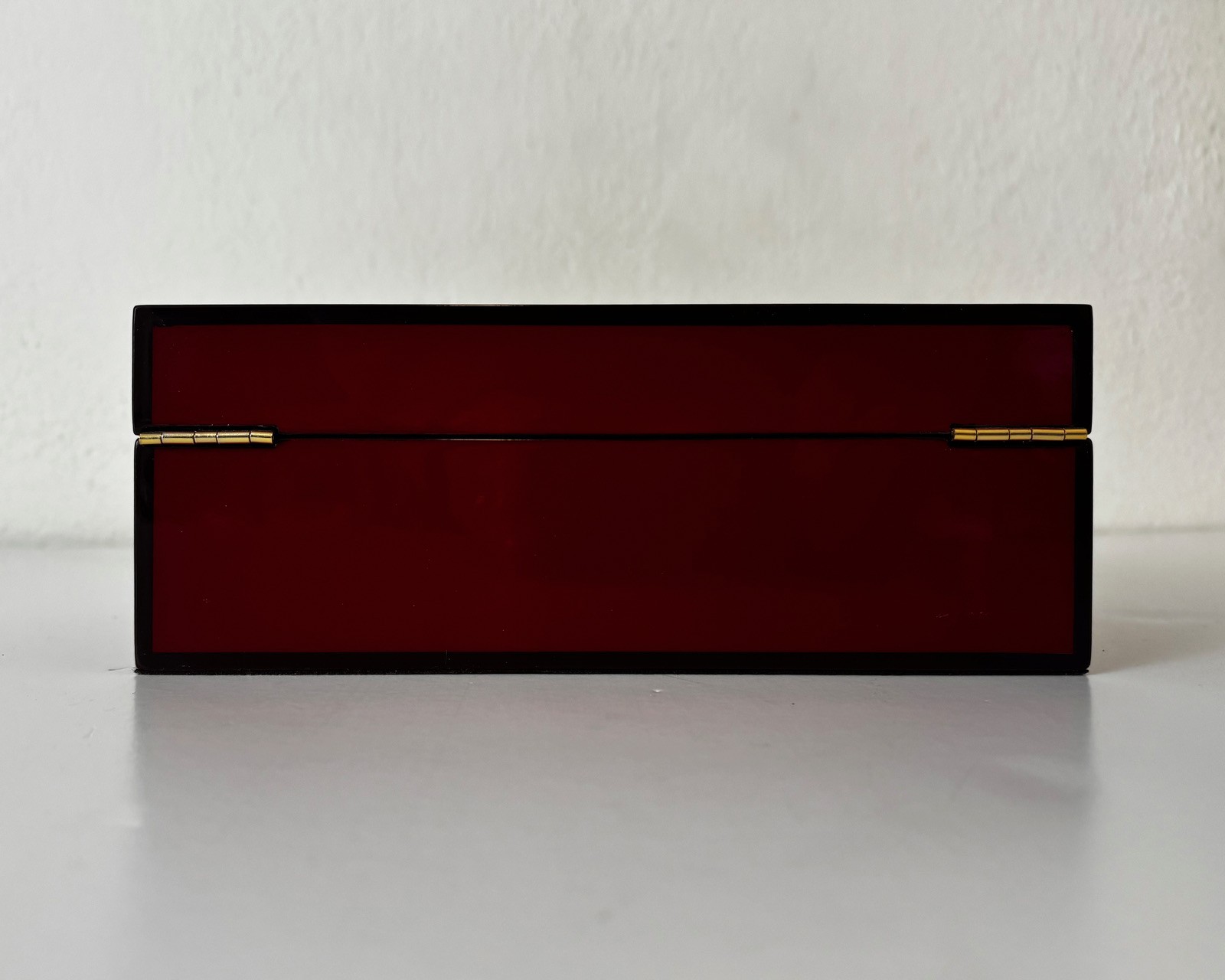 HENRY BENDEL Izak Zenou JEWELRY BOX red laquer WITH KEY