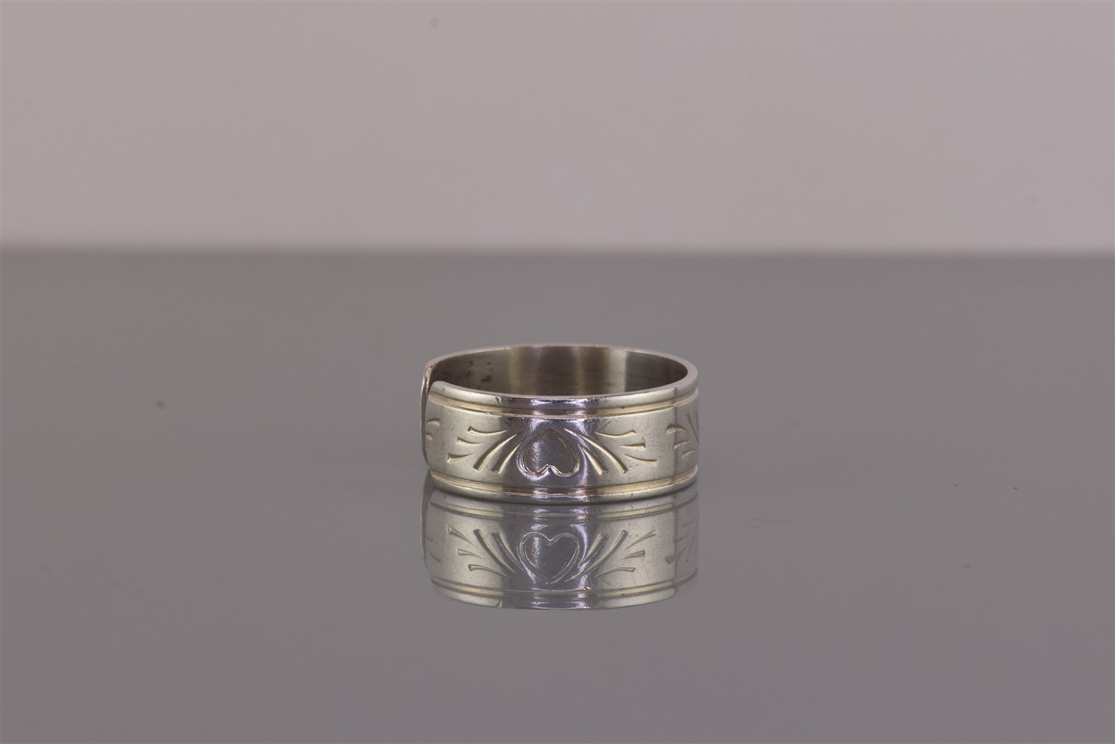JJJ Sterling Silver 8mm Triple Carved Hearts Open Back Band Ring 925 Sz: 8