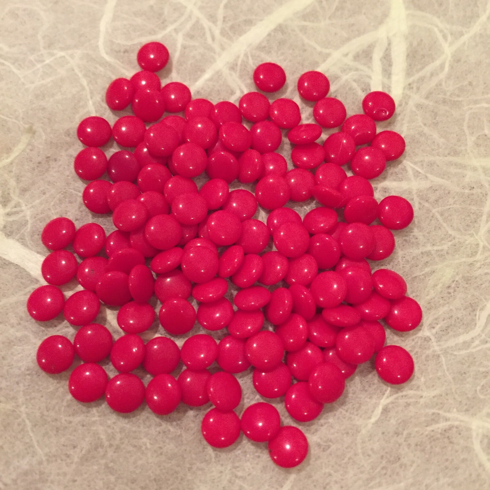 N81 19SS (4.4mm) opaque red glass stones, cab top and bottom (144)