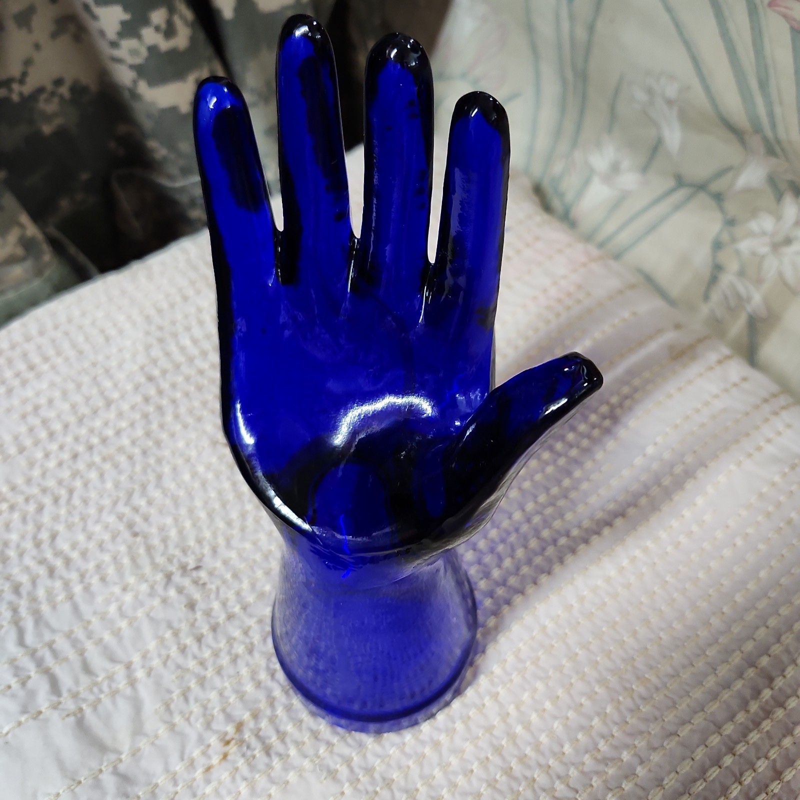 Vintage Cobalt Blue Glass Hand Mannequin Jewelry Display Ring Holder 8″…