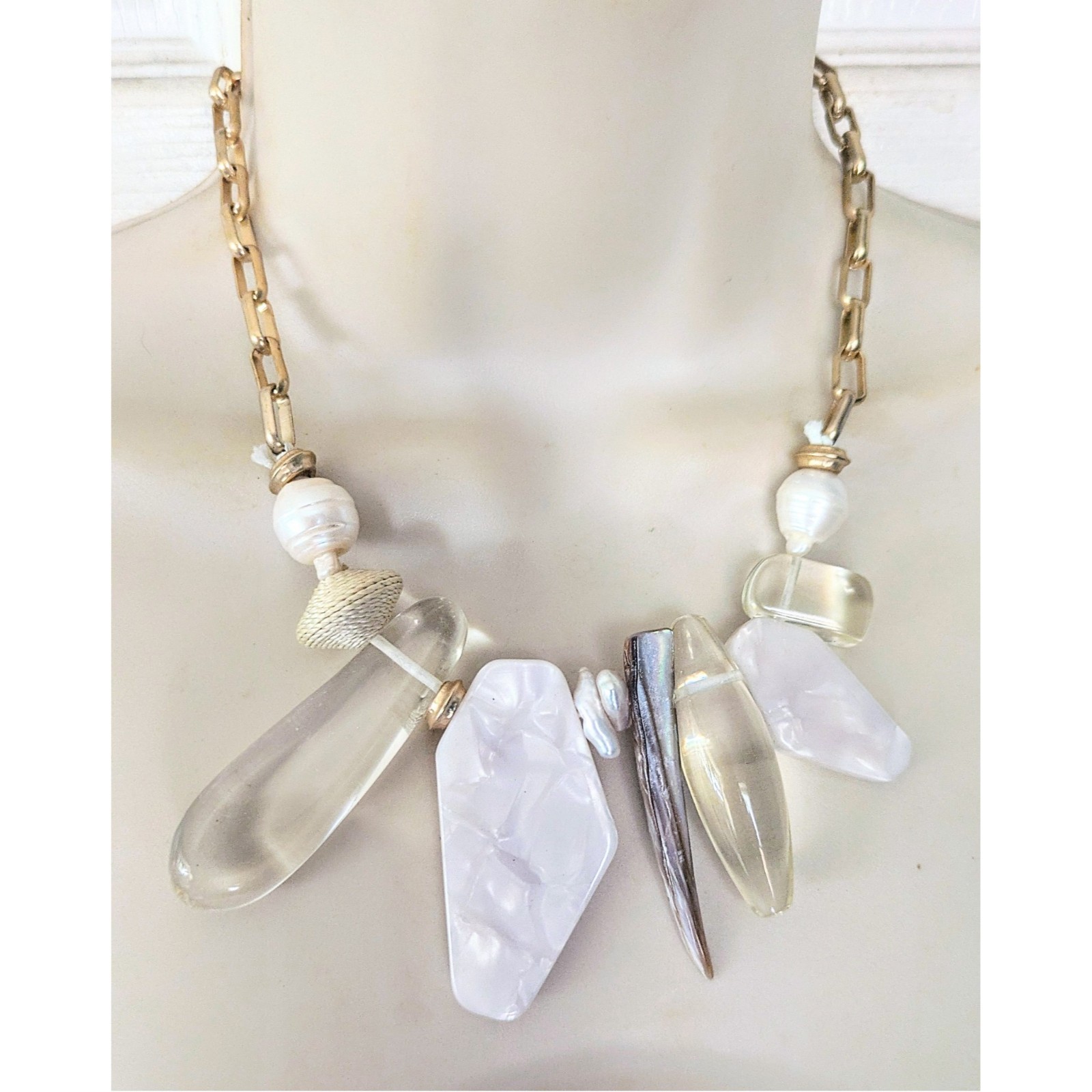CHICOS Genuine Pearl Shell & Lucite Resort Wear Statement Necklace