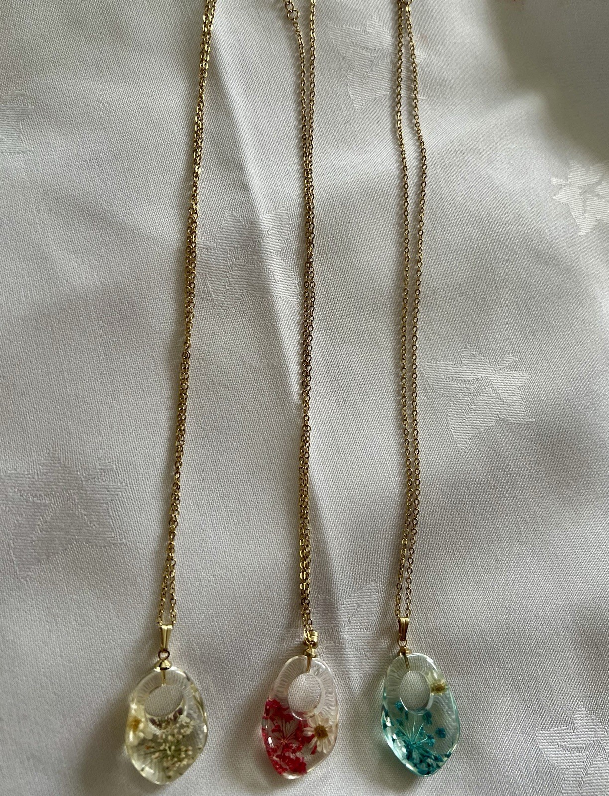 1 Handmade flower Resin Pendant With Silver /Gold Plated Chain – Summer Fashion