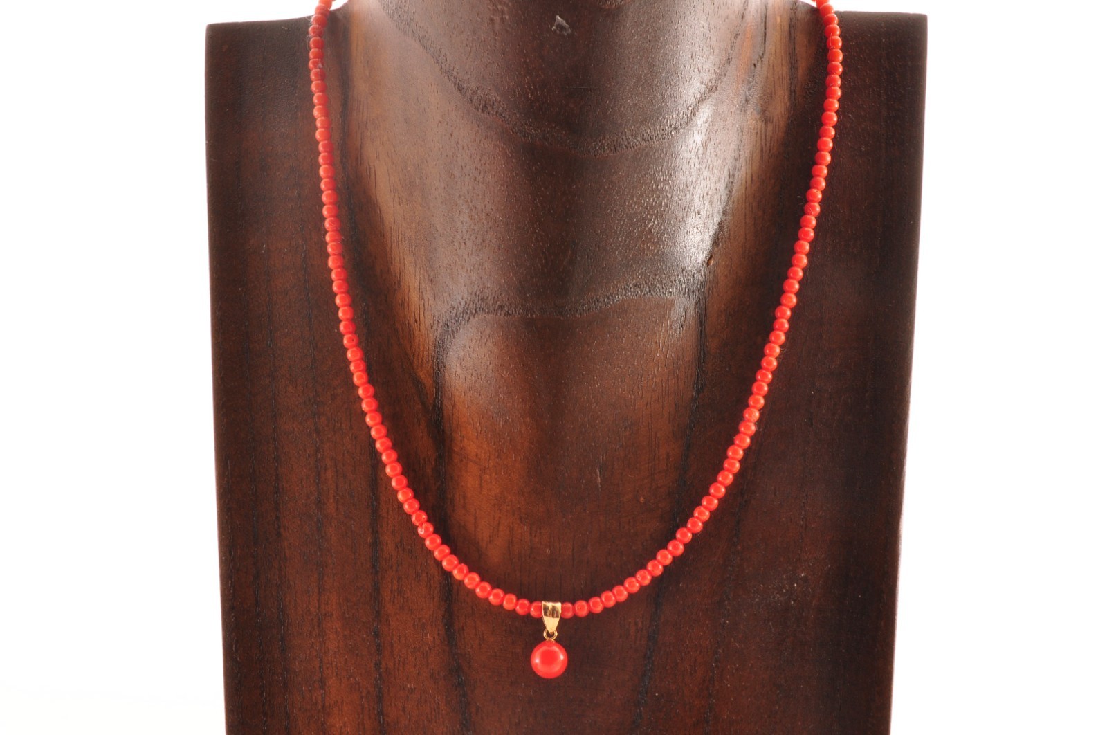 18k gold clasp, red coral undyed necklace (440mm, 30.0ct) with Certification.