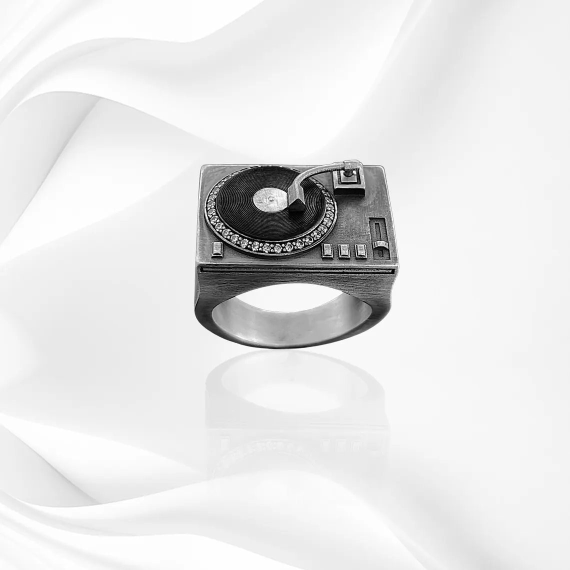 Record Player Signet Ring 925 Sterling Silver Oxidized Ring Duty Free