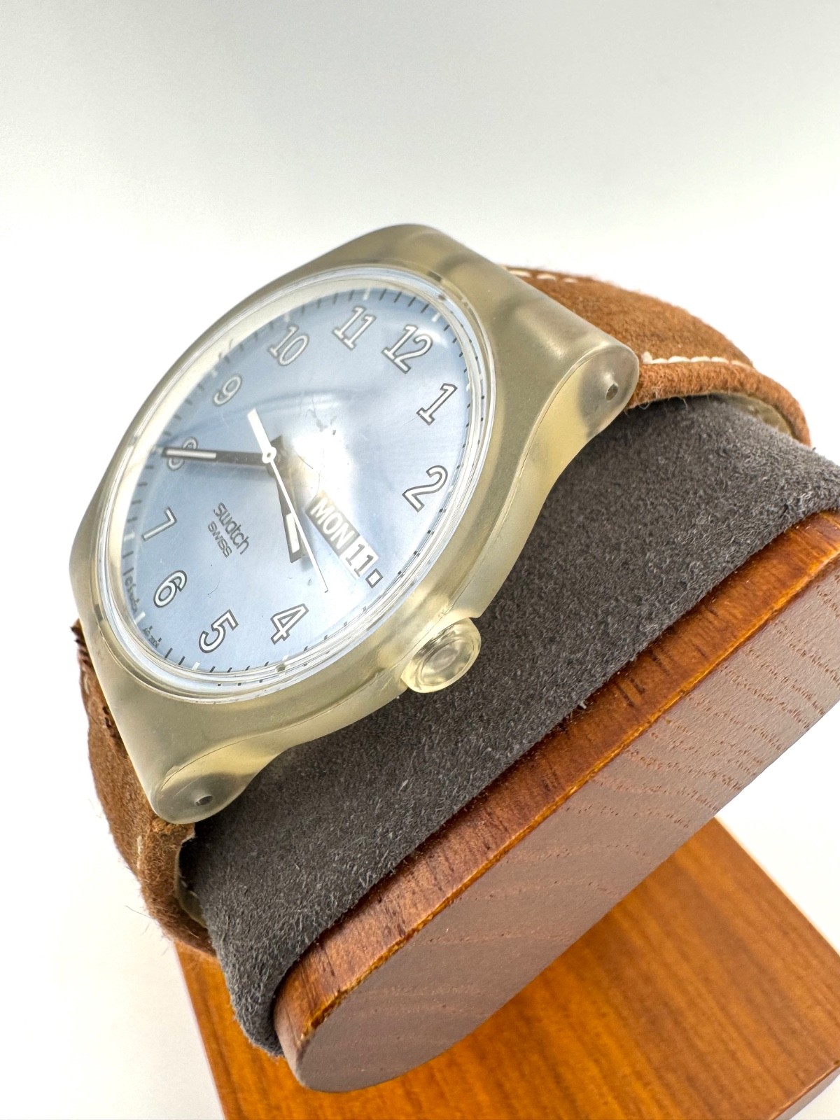 swatch 37mm Unisex Quartz Watch New Battery working f2886